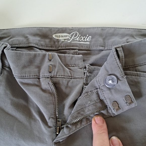 Old Navy Women's Gray Pants - Picture 2 of 5